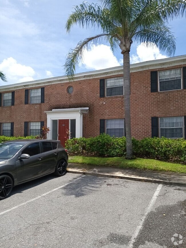 Building Photo - 2 Bedroom, 1.5 Bathroom Condo For Rent at ...