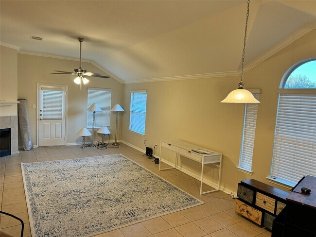 Building Photo - 835 Dracena Ct