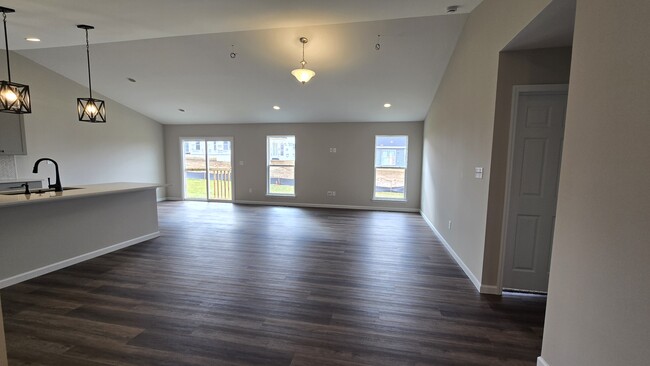 Building Photo - 502 Apple Orchard Lane