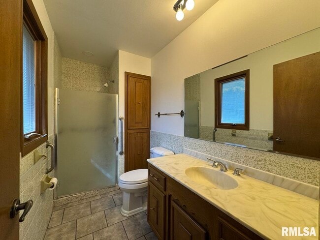 Building Photo - 3816 Ridgewood Dr