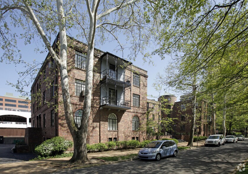 Building Photo - 150-152 N Brentwood