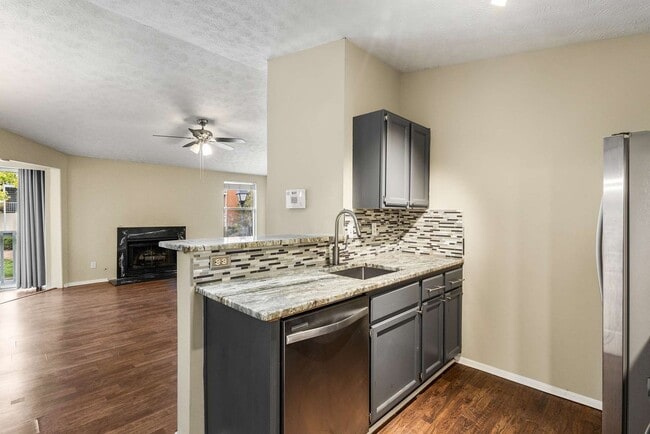 Building Photo - Great Location 2BR/2BA Condo - No App Fee