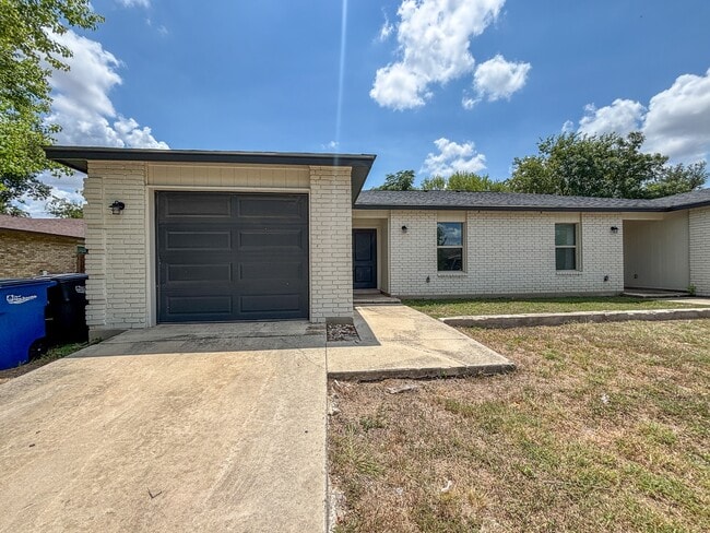 Building Photo - 1520 Eichen Rd
