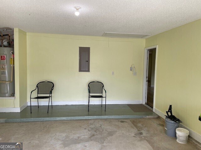 Building Photo - 7910 Four Oaks Ct