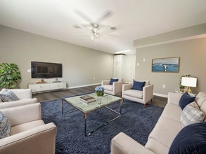 Building Photo - 713 Melody Ln