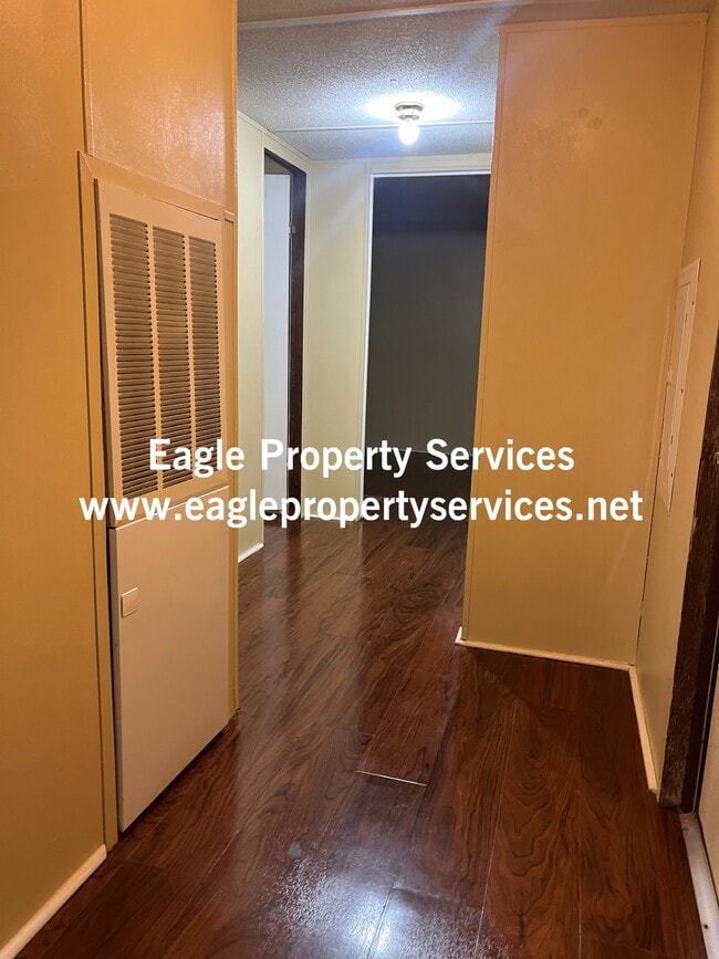 Building Photo - 1546 River Rd