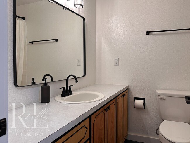 Building Photo - A Warm & Welcoming Rambler in the Heart of Central Kitsap