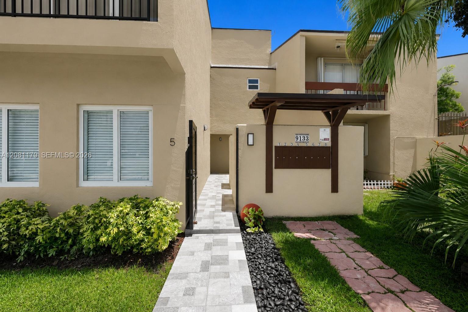 Building Photo - 9133 Fontainebleau Blvd