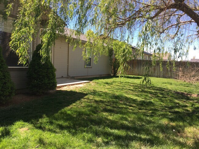 Building Photo - Adorable 3 bd 2 ba home in Vallievue Heigh...