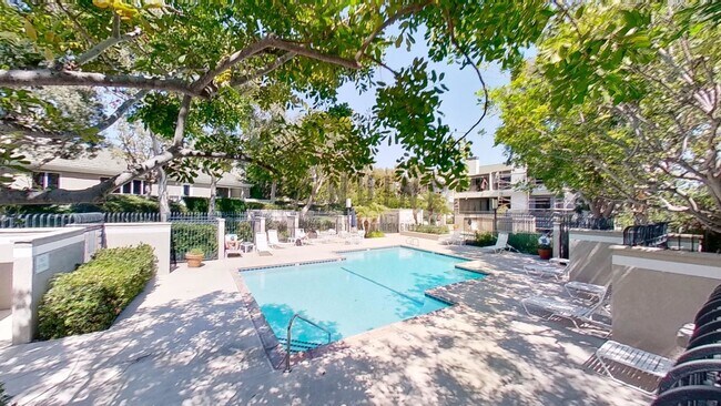 Building Photo - Remodeled 2Bd 2Ba Condo in Newport