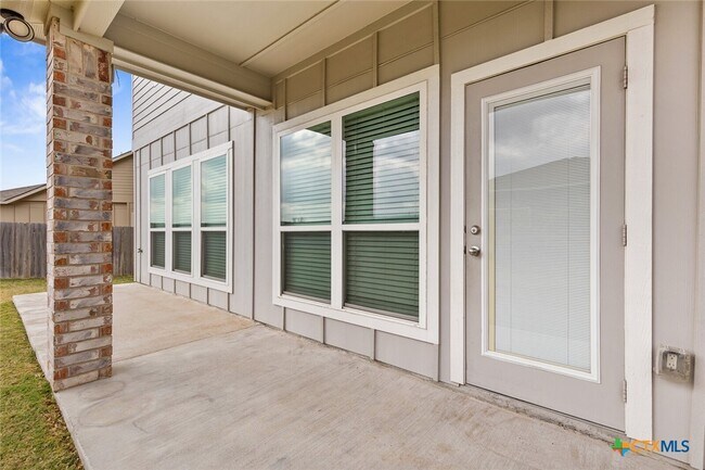 Building Photo - 2233 Chia Ct