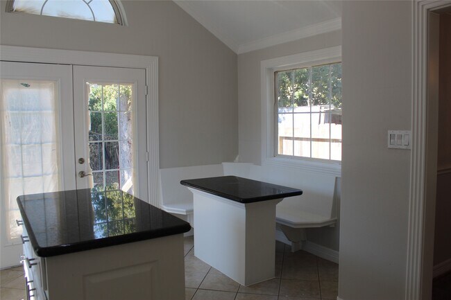 Building Photo - 2914 Pitzlin St