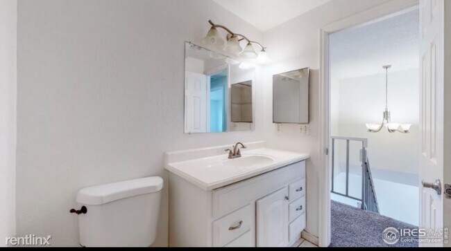 Building Photo - 4 br, 4 bath Townhome - 2814 S Kenton Ct