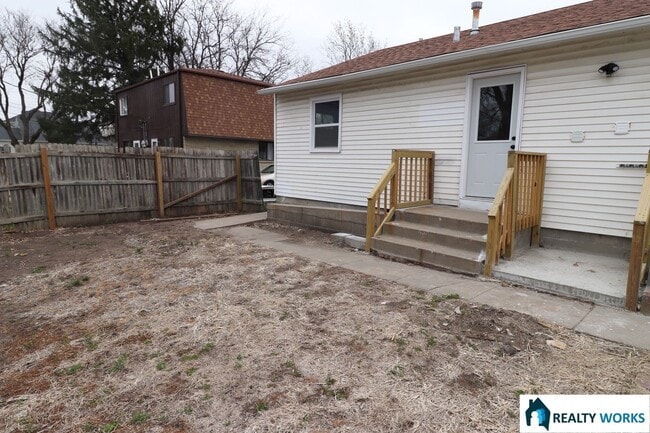 Building Photo - 827 N 29th St