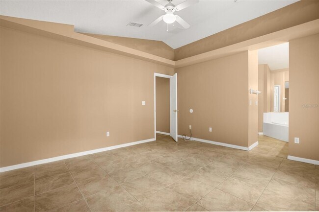 Building Photo - 2501 Daffadil Terrace