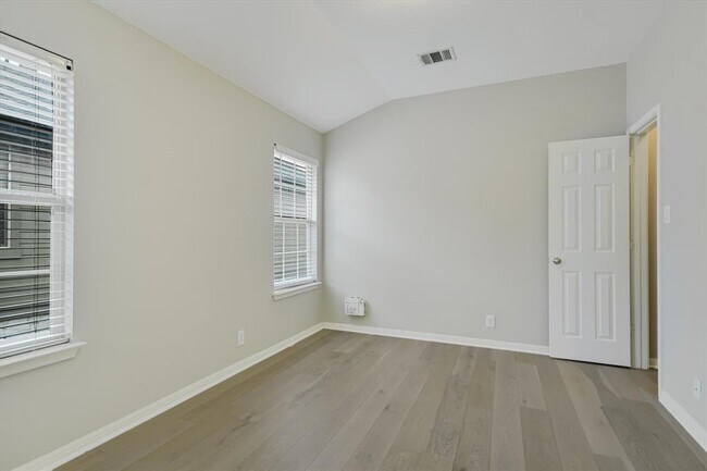 Building Photo - 1310 W Parmer Ln