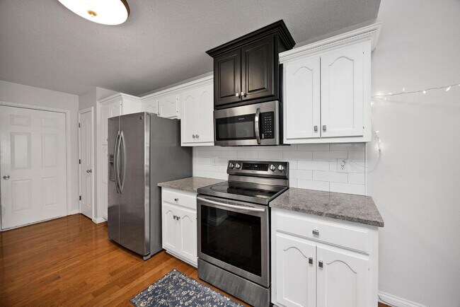 Building Photo - 1125 Oak St