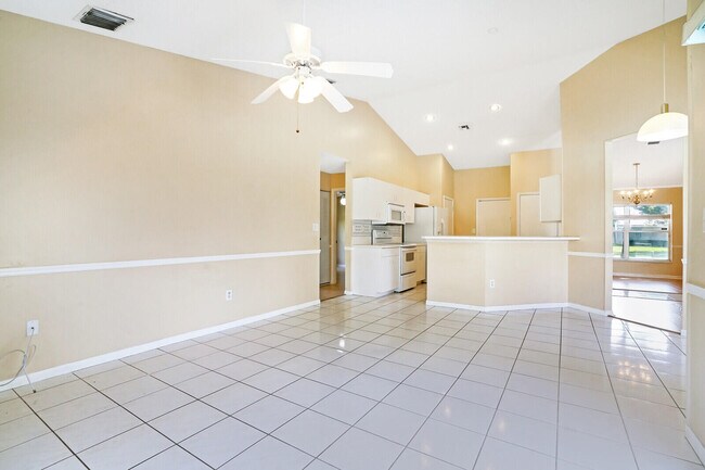 Building Photo - 10567 Paso Fino Dr