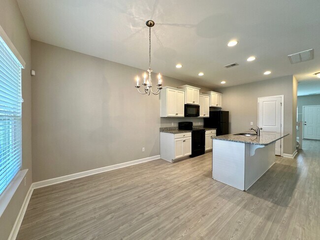 Building Photo - 3 Bed 2 Bath Townhome Located in Cokers Commons in Goose Creek!