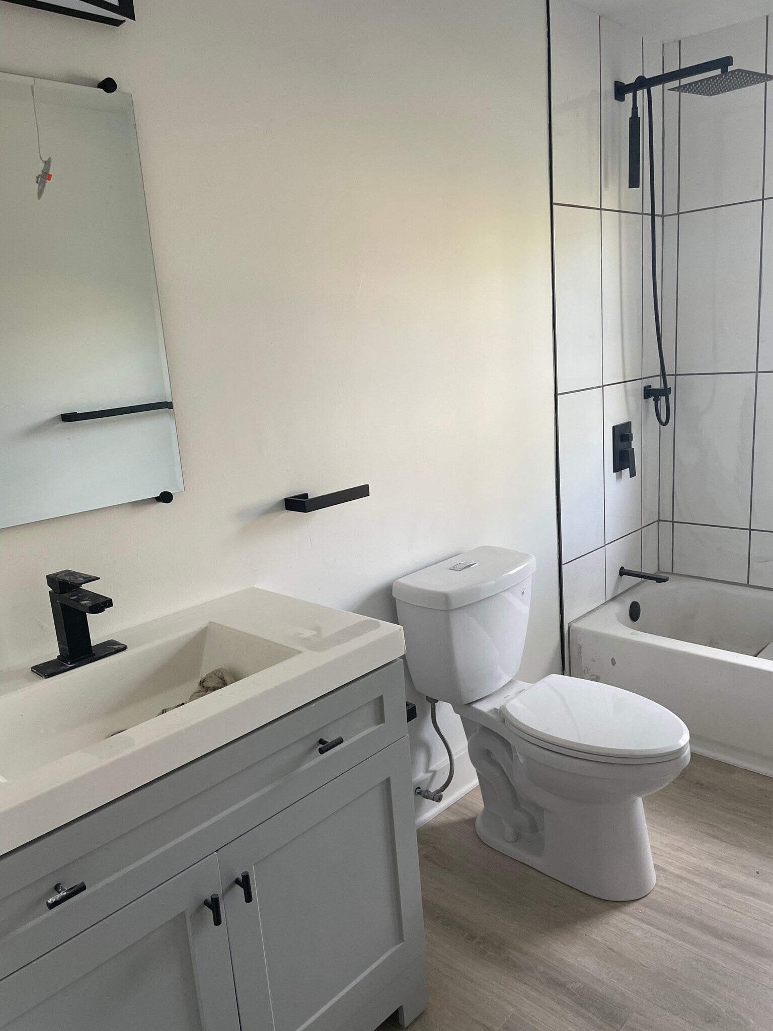 2nd Floor Bath - 719 S 17th St