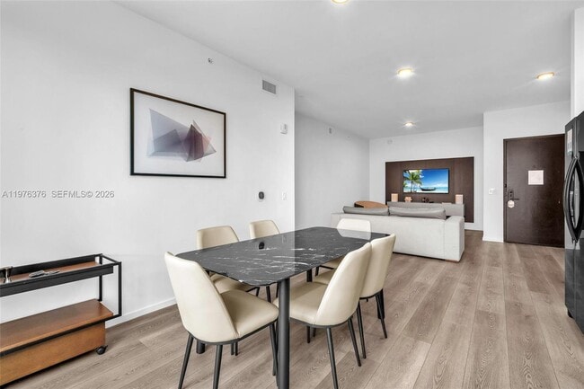 Building Photo - 398 NE 5th St