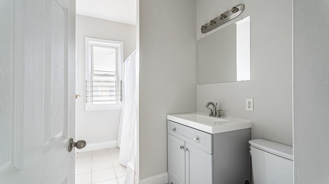 Building Photo - 17 Cawfield St