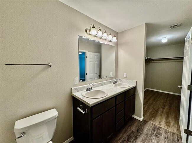 Building Photo - 4 bed/2 bath newer construction in prime location in Claremore!
