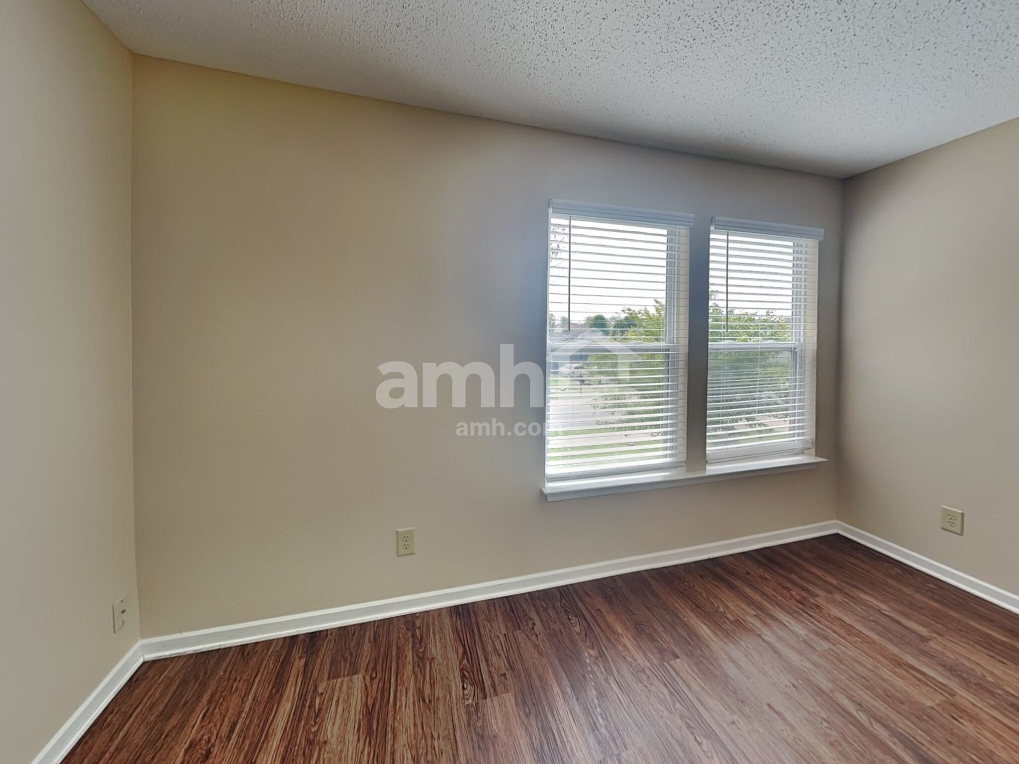 Building Photo - 870 Streamside Dr