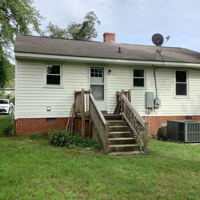 Building Photo - 1525 Tucker St