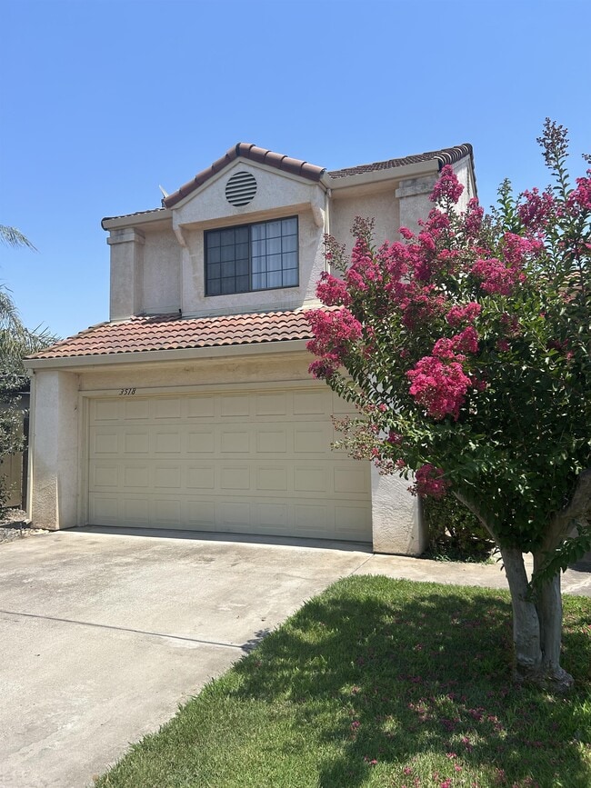 Building Photo - 3518 Shawnee Dr