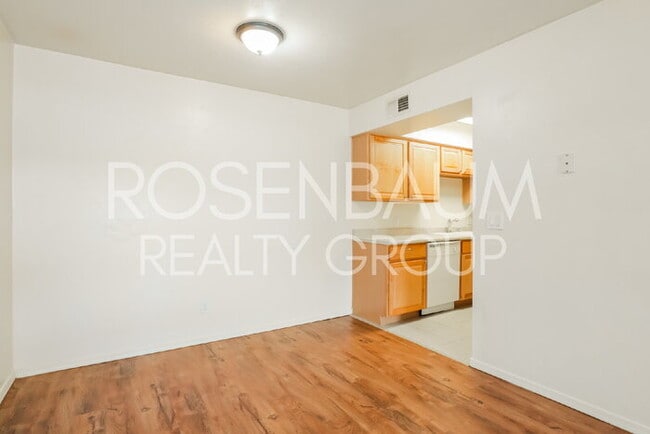Building Photo - Spacious 1-bedroom, 1-bath downstairs apar...