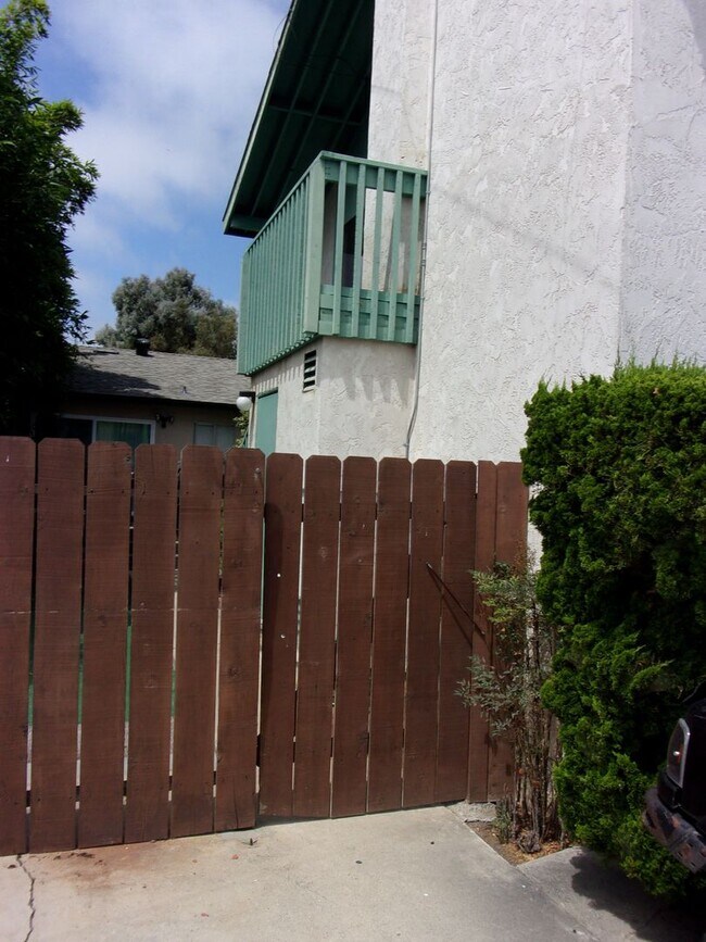 Building Photo - 408