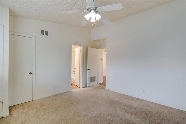 Building Photo - 612 W 51st St