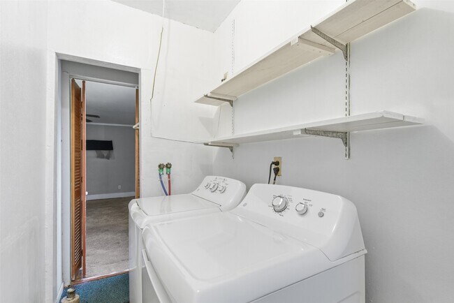 Building Photo - 1203 Valerie Ave