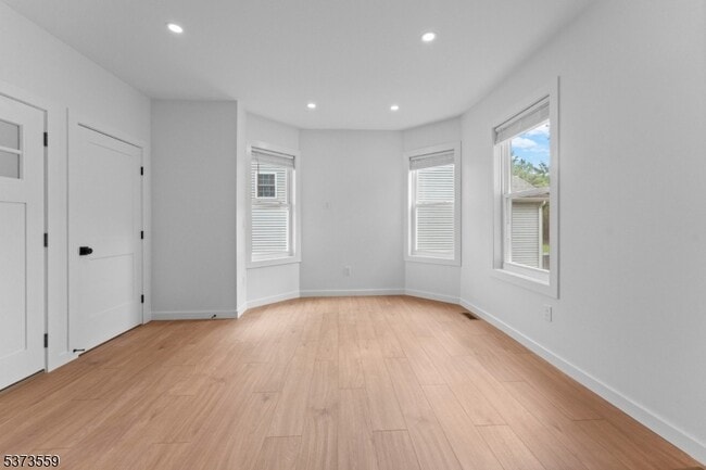 Building Photo - 65 Anderson St