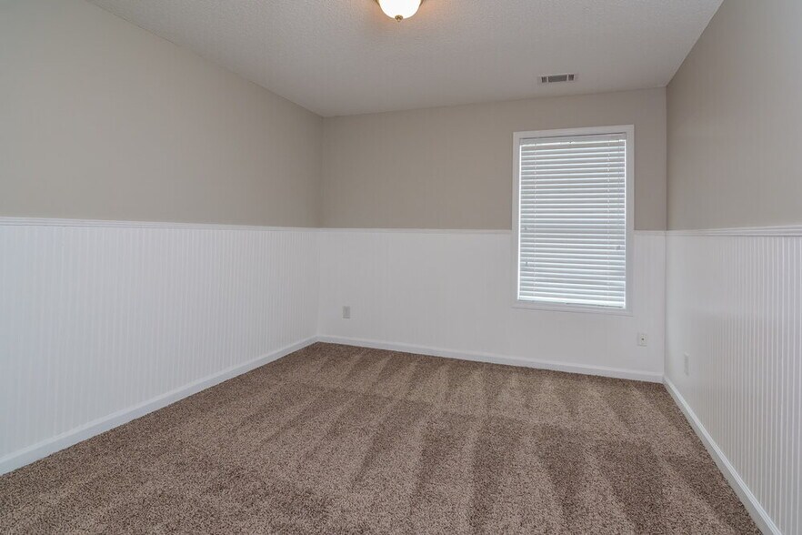 Building Photo - 3896 Pine Village Pl