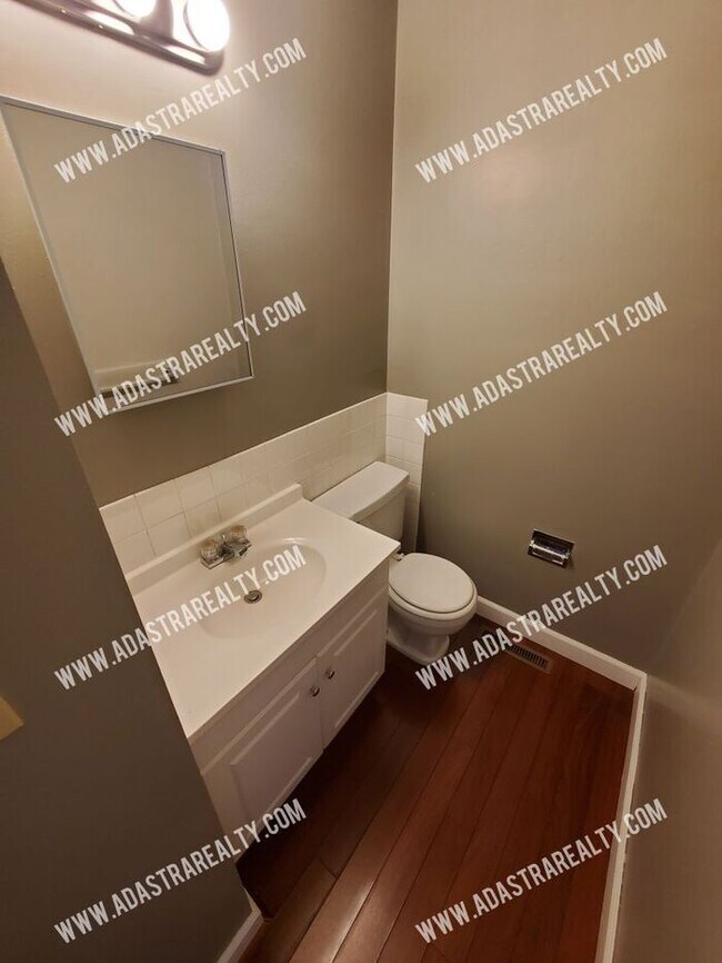 Building Photo - Affordable Olathe Townhome-Showing NOW!!