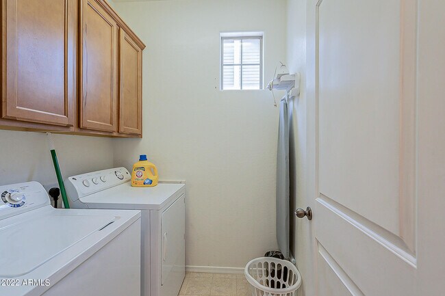 Building Photo - 21124 W Prospector Way