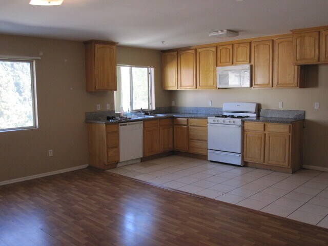 Building Photo - 6843 Agnes Ave