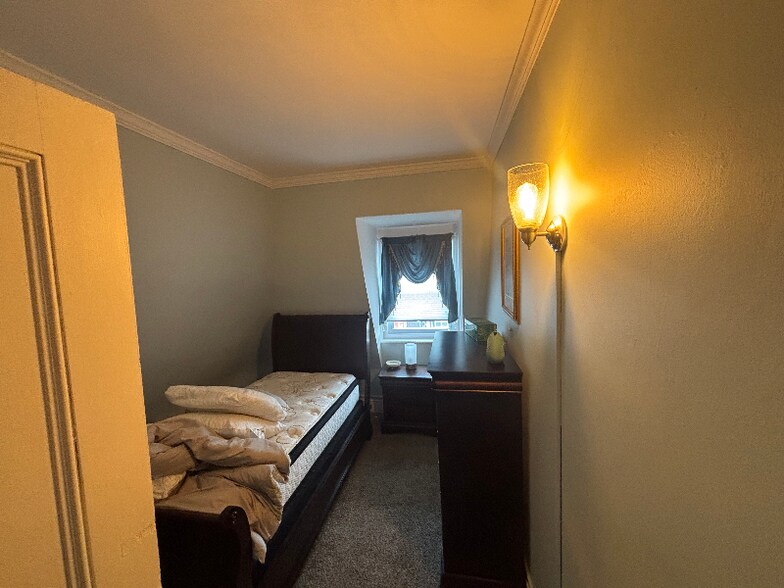 Building Photo - 83 S Hamilton St