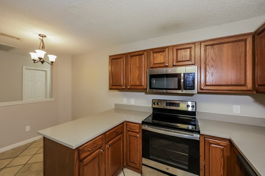 Building Photo - 5909 Northfield Dr