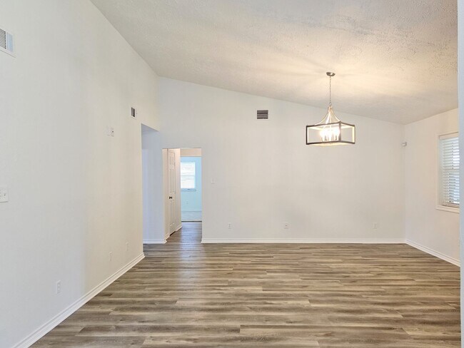 Building Photo - 10615 Heatherford Dr