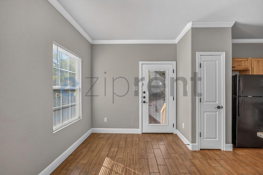 Building Photo - Unit 101