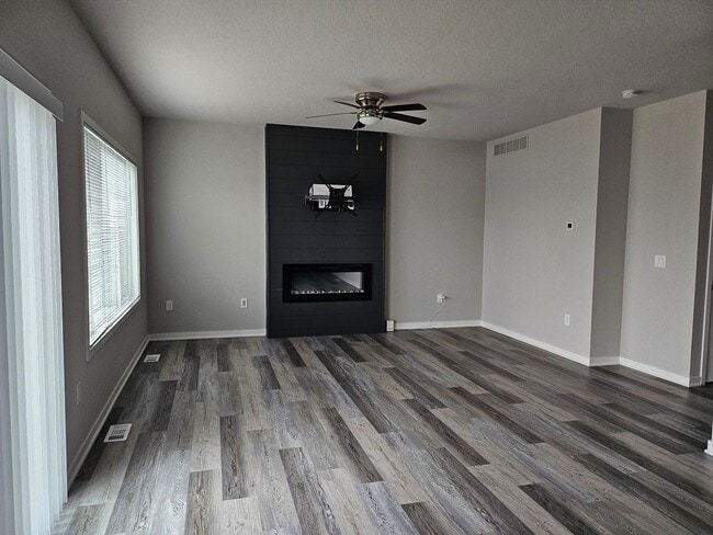 Building Photo - 3 Bed / 2.5 Bath Home in Norwalk. Move-In Special: Get 1 month FREE with an 18-Month Lease!