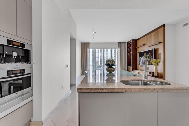 Building Photo - 900 Brickell Key Blvd