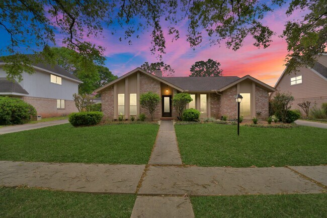 Building Photo - 2818 Colonial Dr