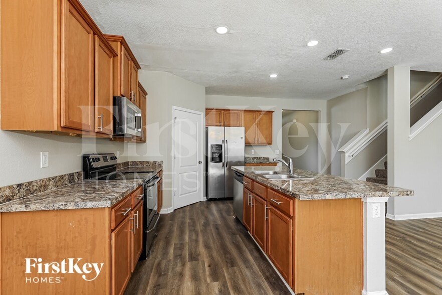 Building Photo - 8058 Brothers Walk Ln