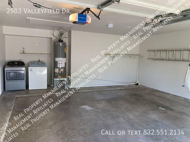Building Photo - Great Spring Branch Location!