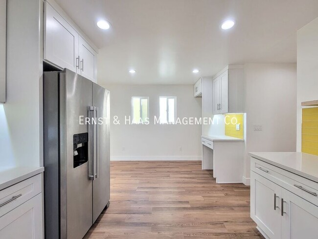 Building Photo - Beautifully Remodeled 2 Bedroom Home with ...