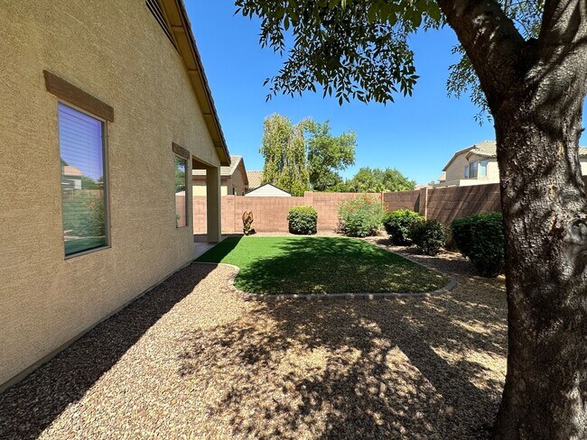 Building Photo - 4560 E Murrieta Rd